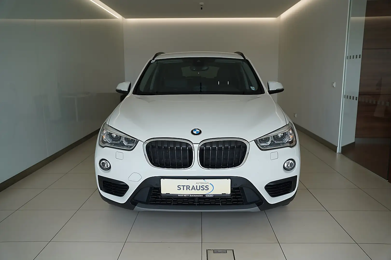 BMW X1 sDrive18d B47 Weiß - 2