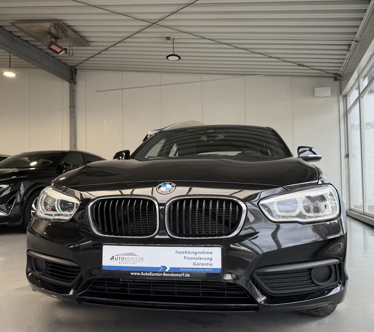 BMW 118 i Autom., *LED *Navi *Leder Tempomat Schwarz - 1