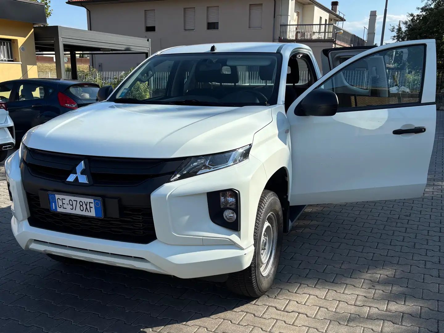 Mitsubishi L200 L200 cab 2.3d 4wd 150cv Blanc - 1