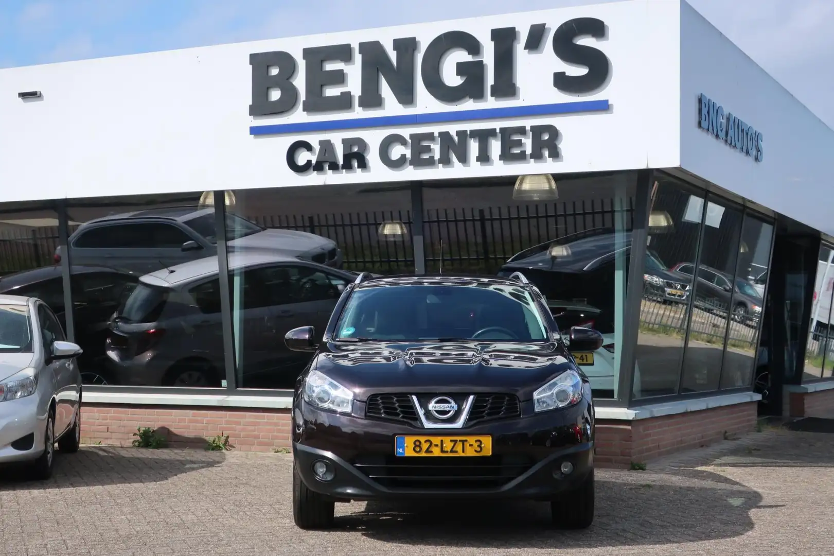 Nissan Qashqai 1.6 Connect Edition 1e EIG_NAVI_CRUIS_CAM_18-INCH. Paars - 2