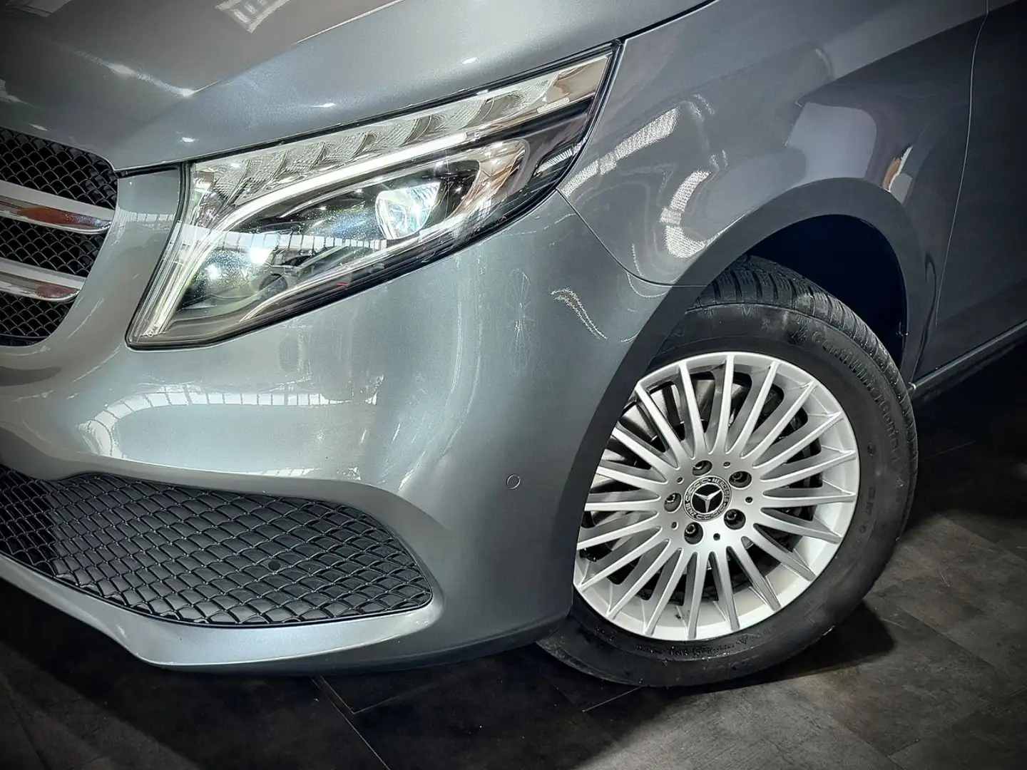 Mercedes-Benz V 300 d*LANG*4MATIC*PANO*AIRMATIC*7SITZER*1.HAND Gri - 2