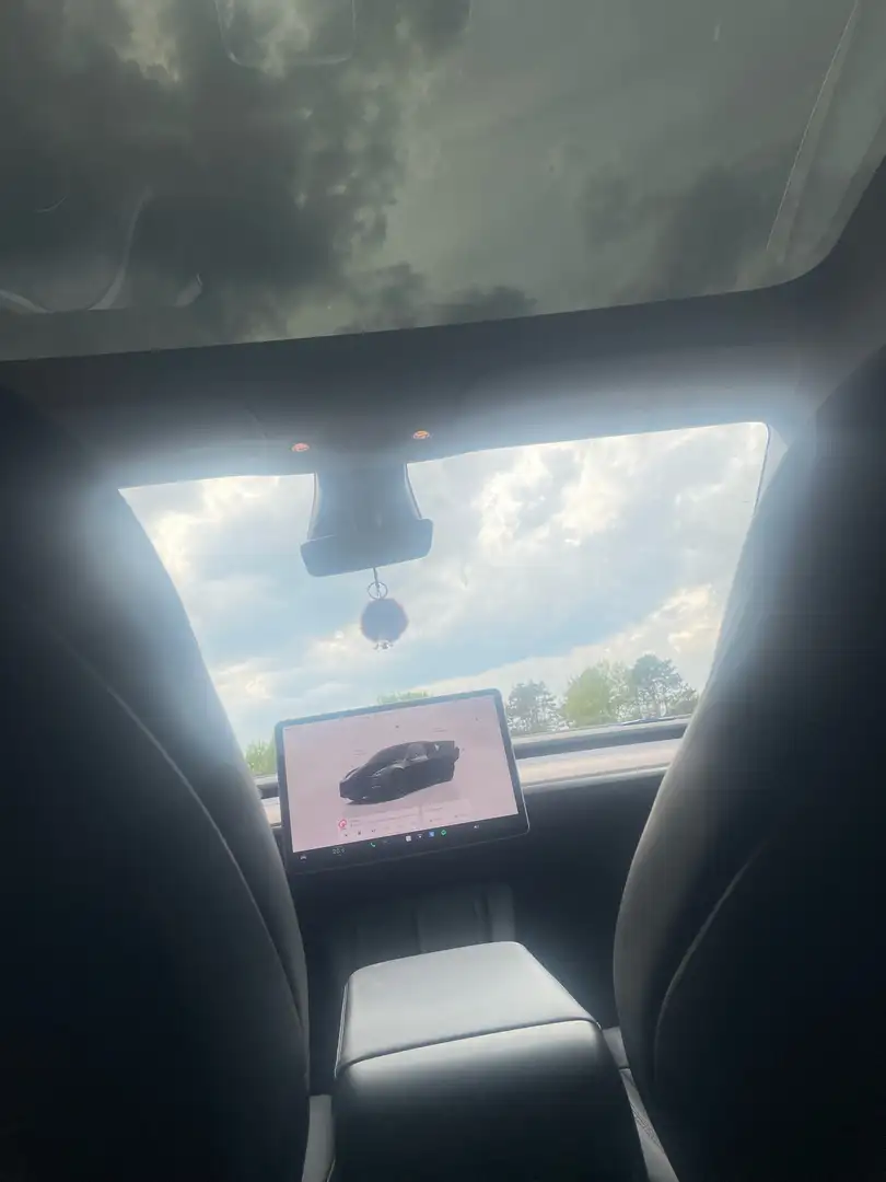 Tesla Model Y Performance Dual Motor AWD - 2