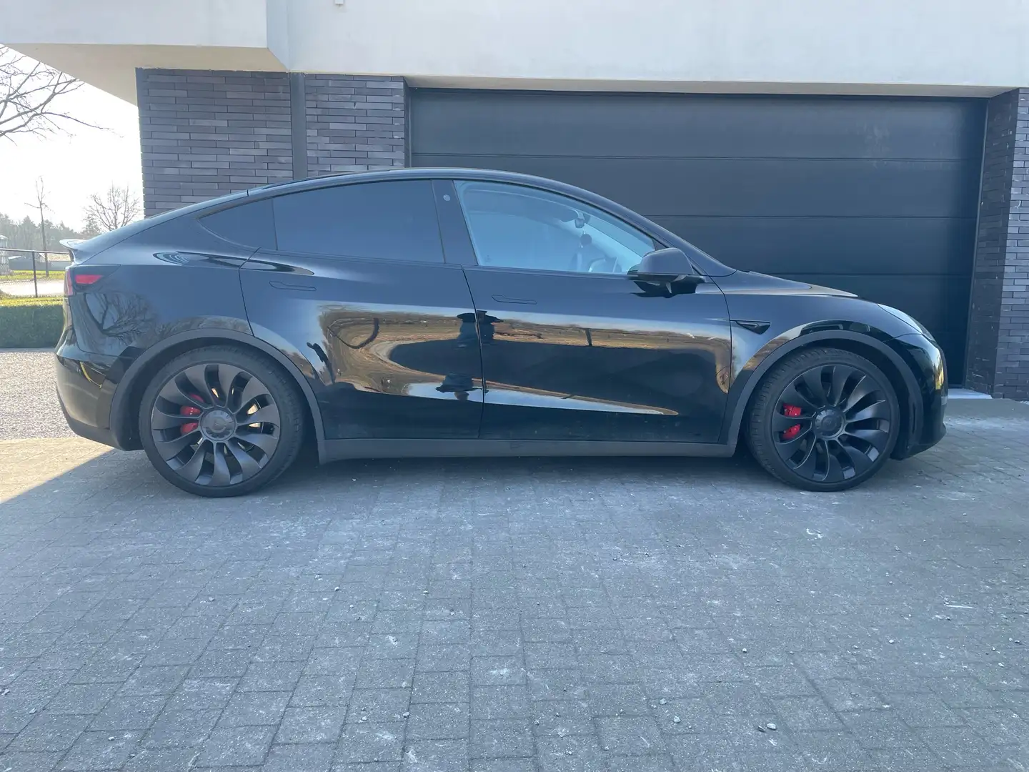 Tesla Model Y Performance Dual Motor AWD - 1