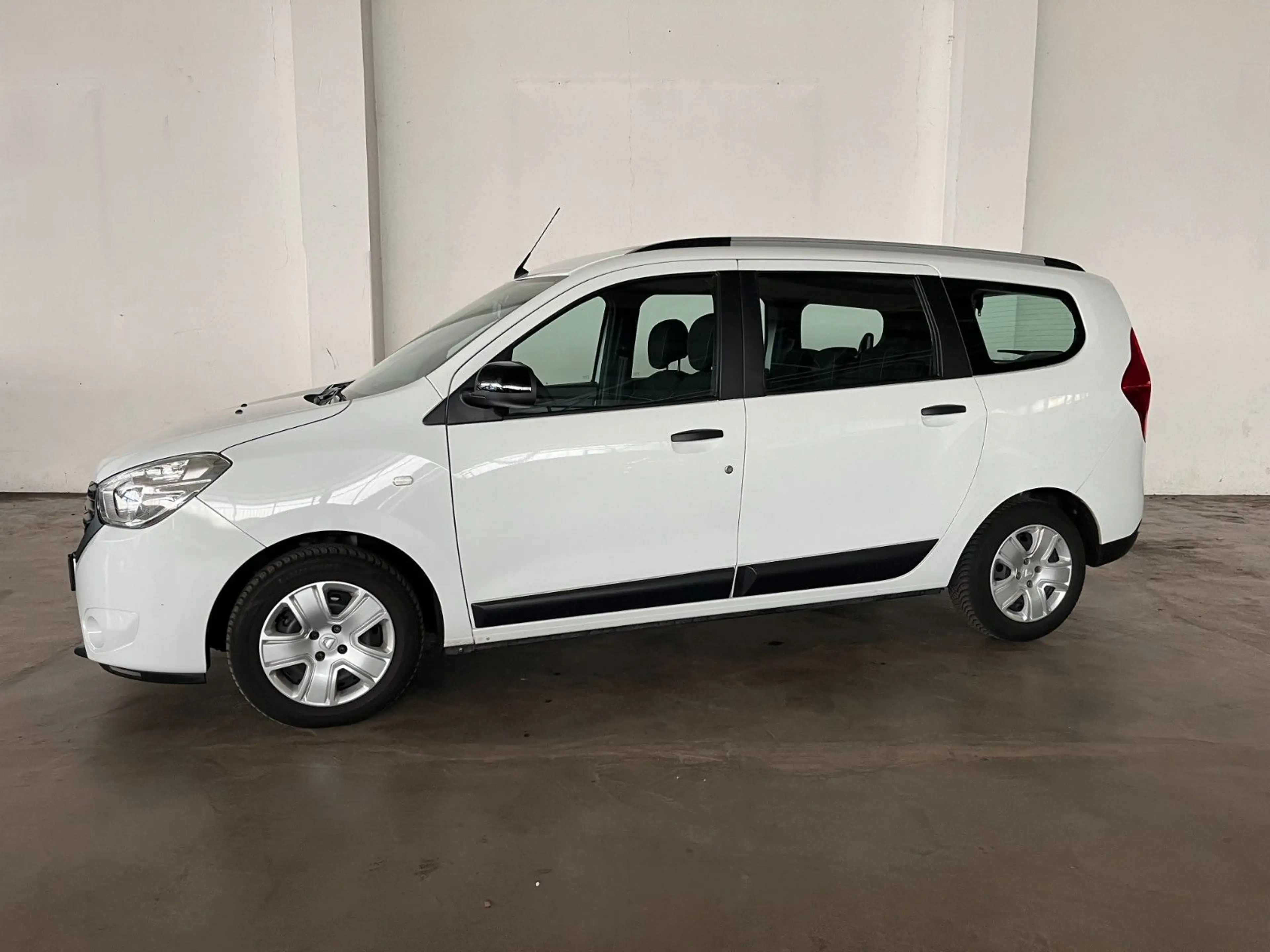 Dacia Lodgy Comfort 1.3 TCe 100 — photo 2