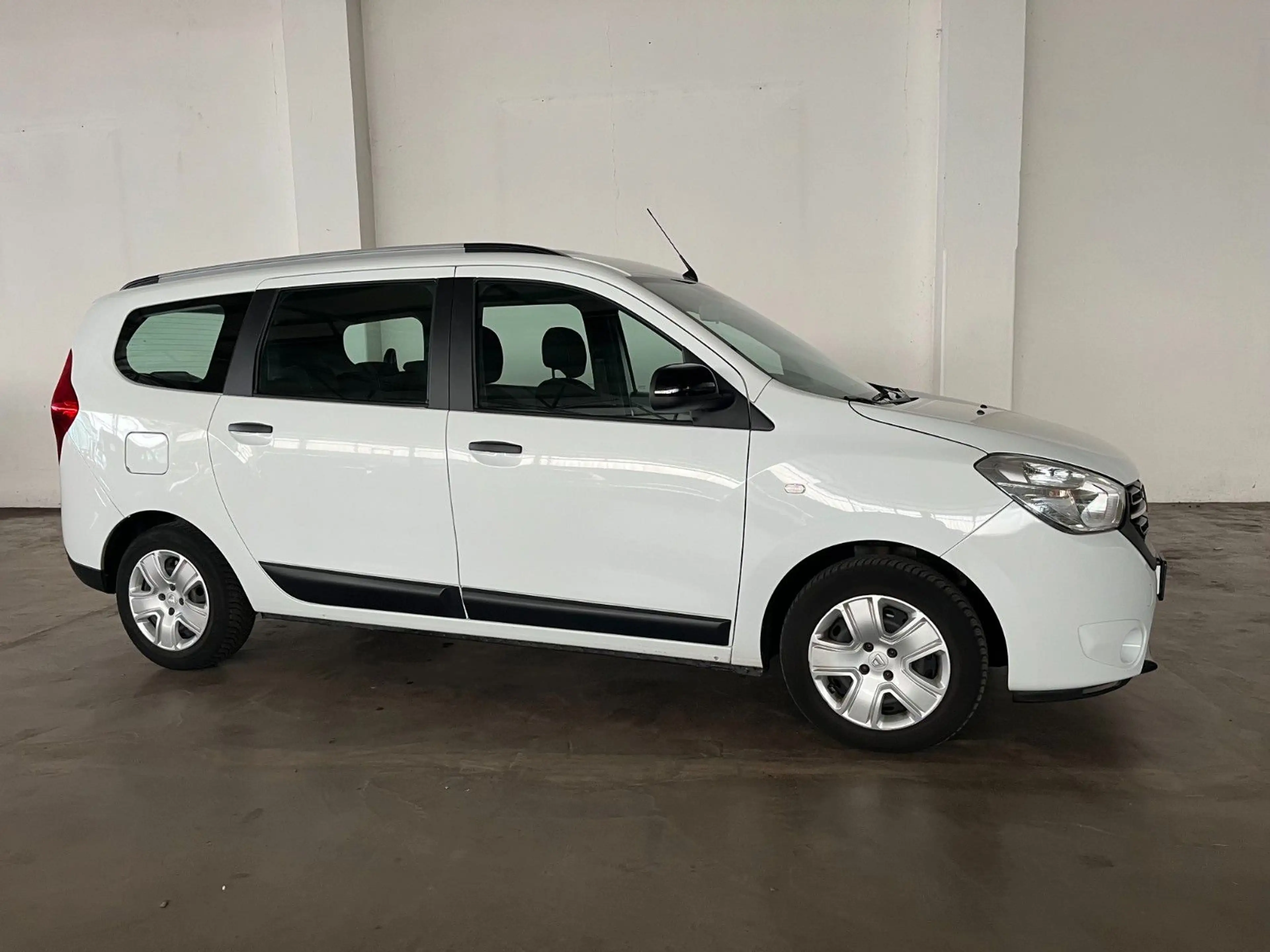 Dacia Lodgy Comfort 1.3 TCe 100 — photo 8