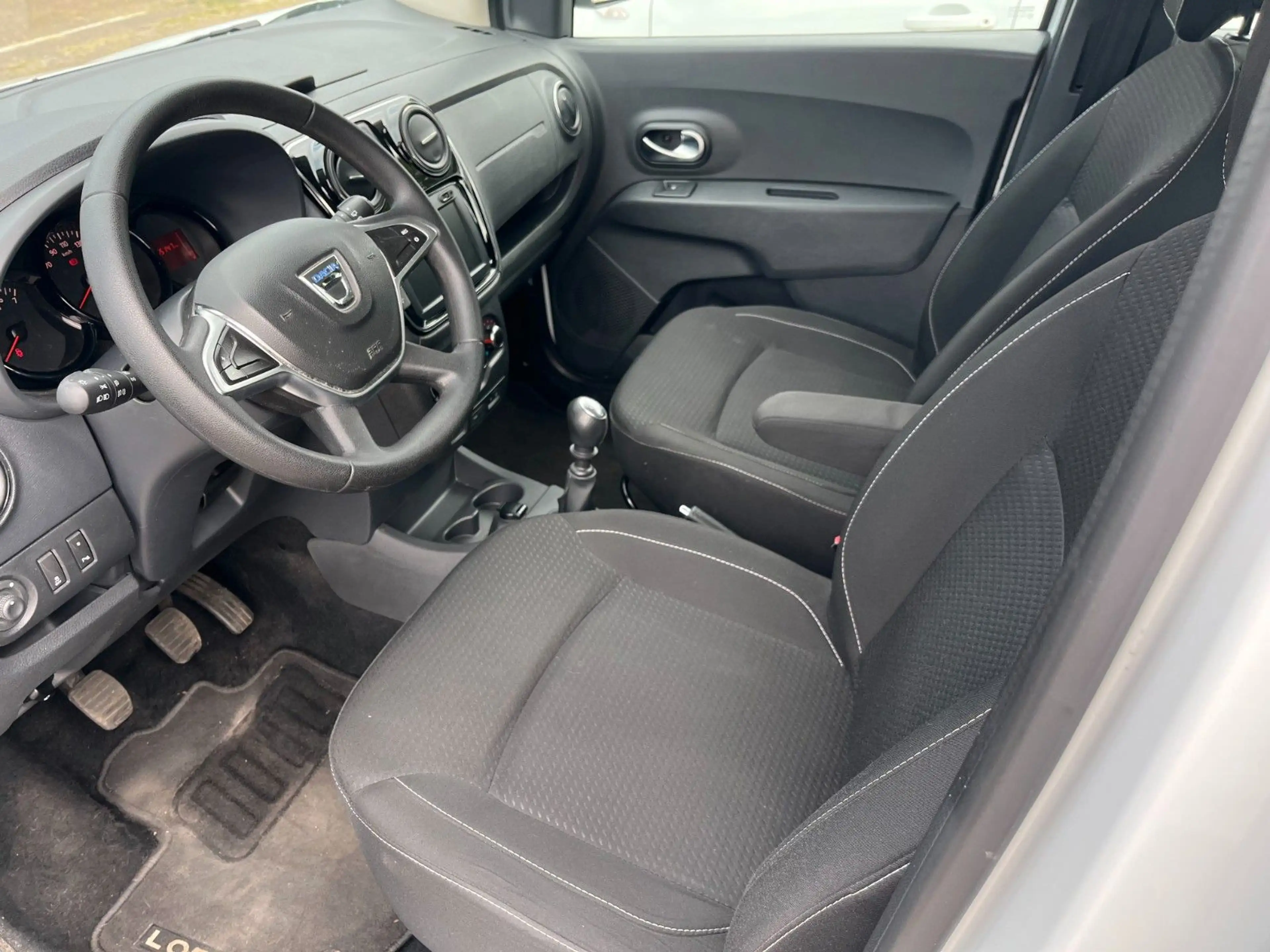 Dacia Lodgy Comfort 1.3 TCe 100 — photo 12