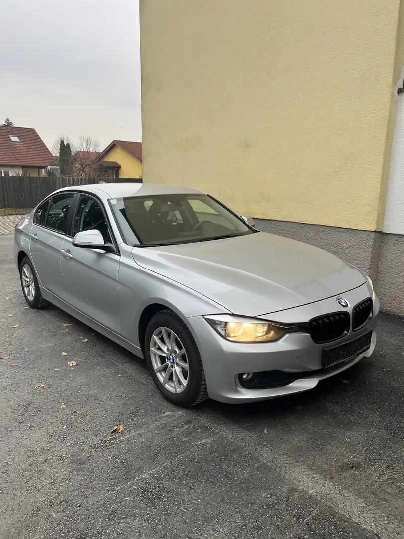 BMW 318 318d - 1