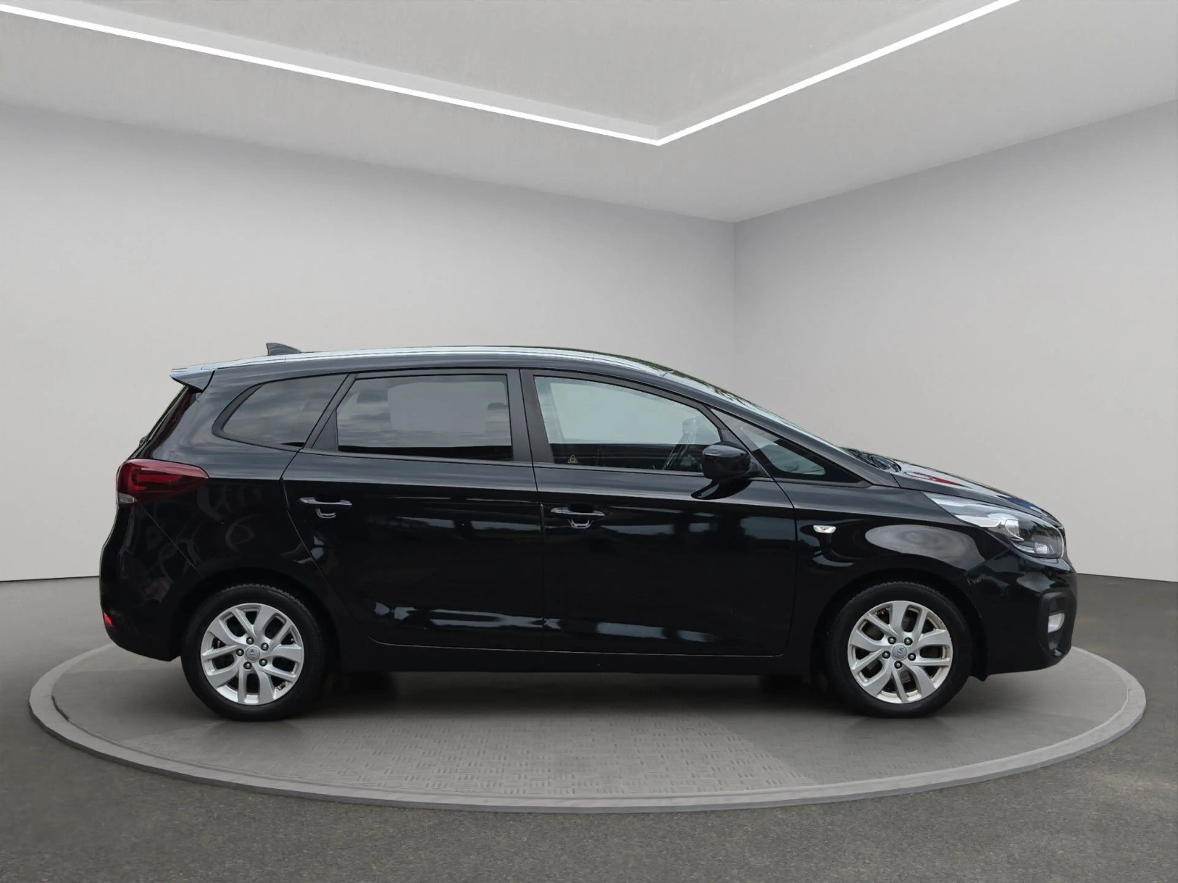 Kia Carens Vision — photo 6