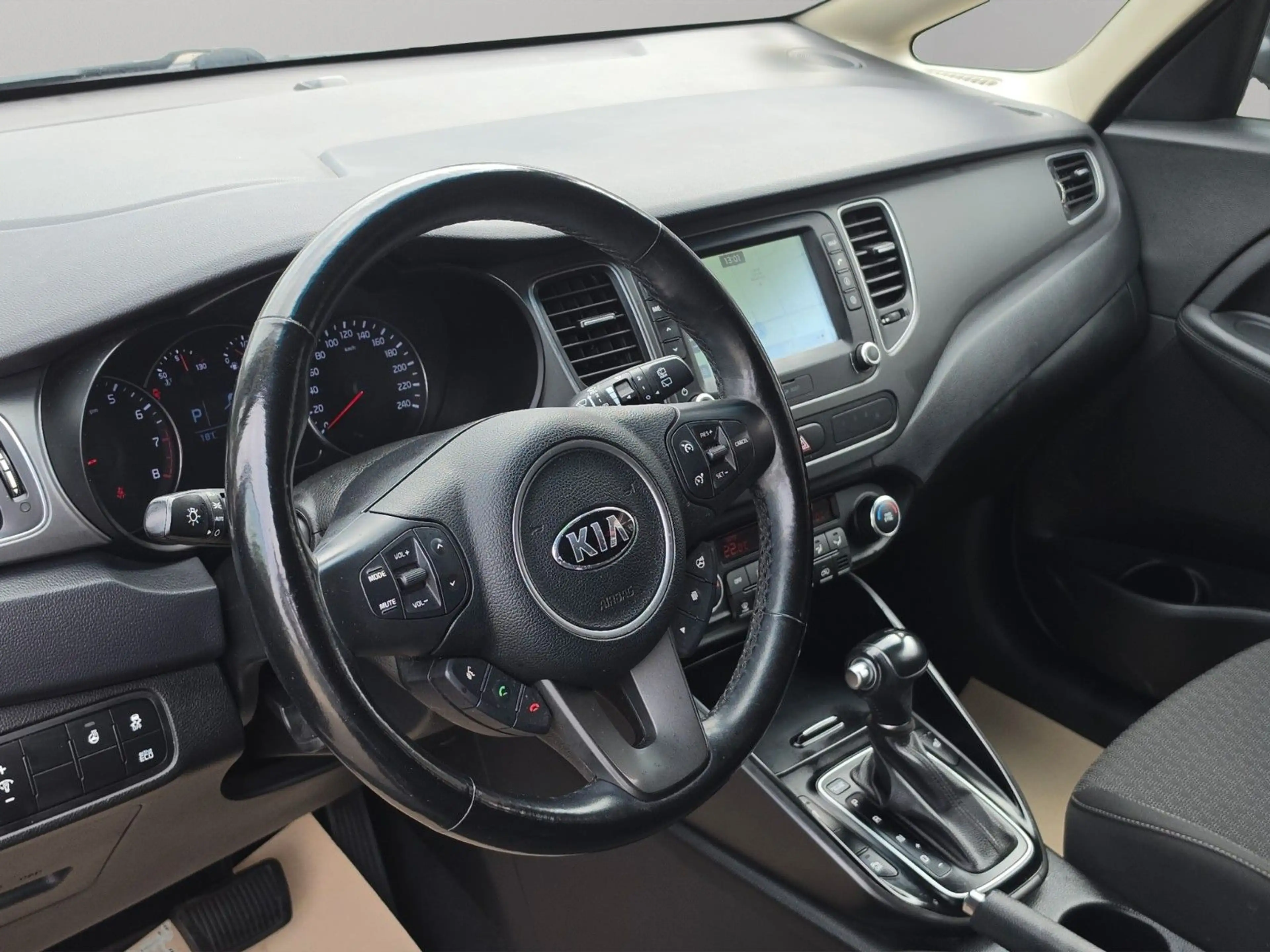 Kia Carens Vision — photo 15