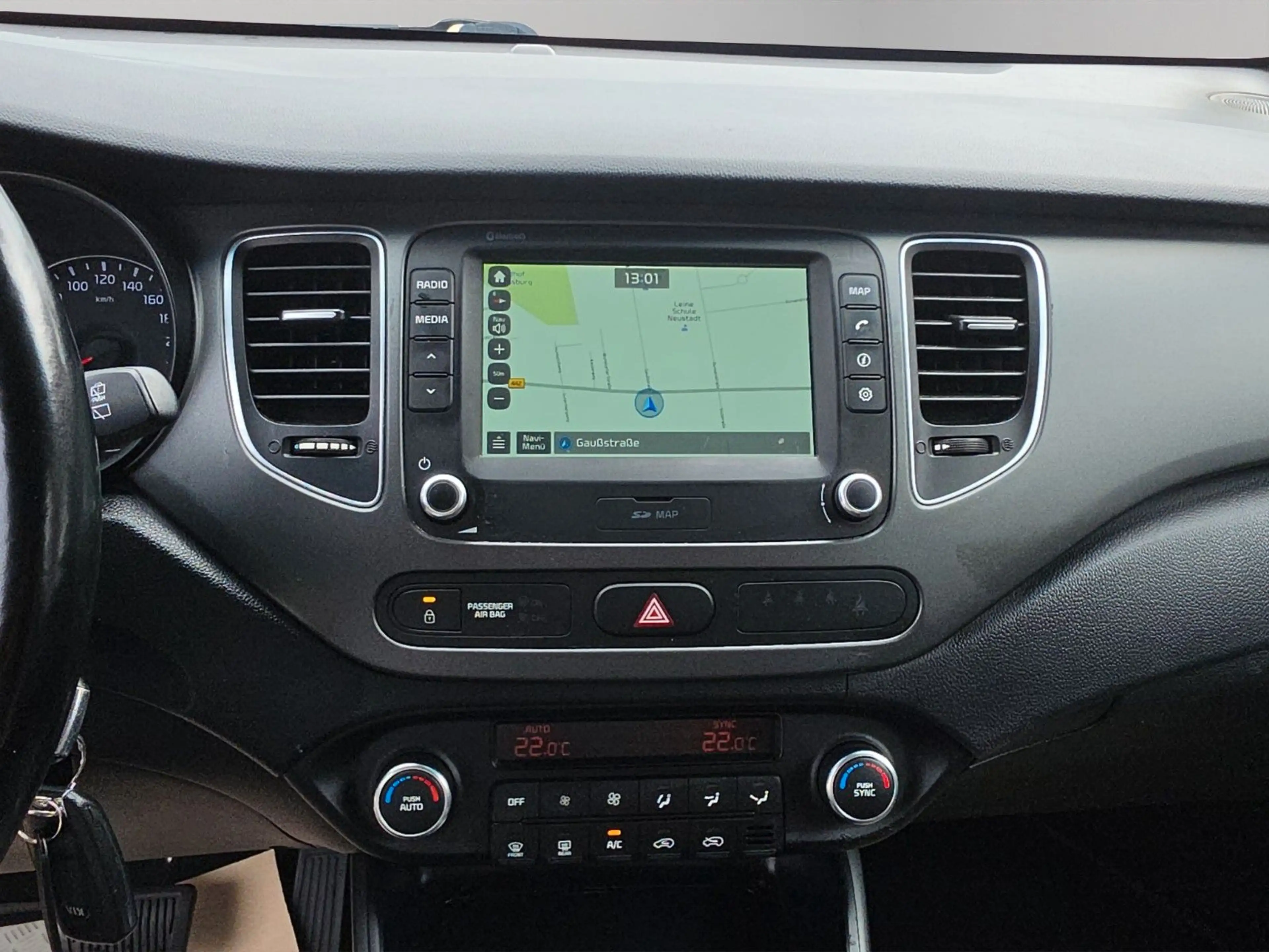 Kia Carens Vision — photo 11