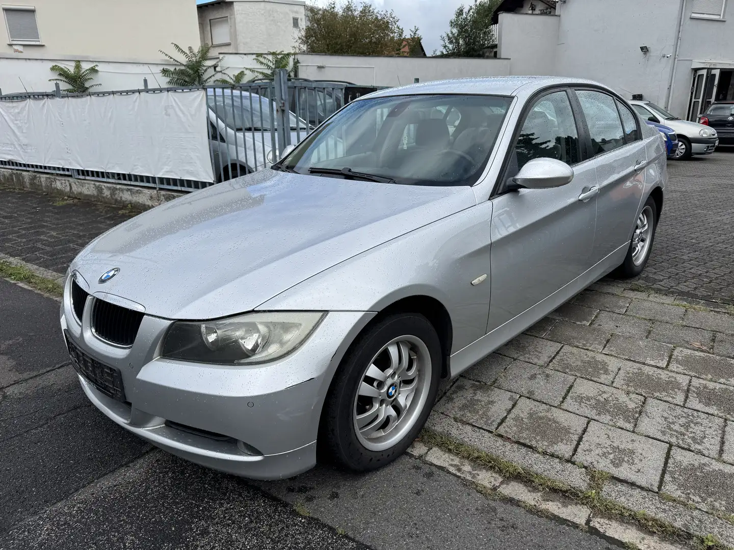 BMW 318 318i*AHK*PDC*ISOFIX*Klimaauto. Silber - 1