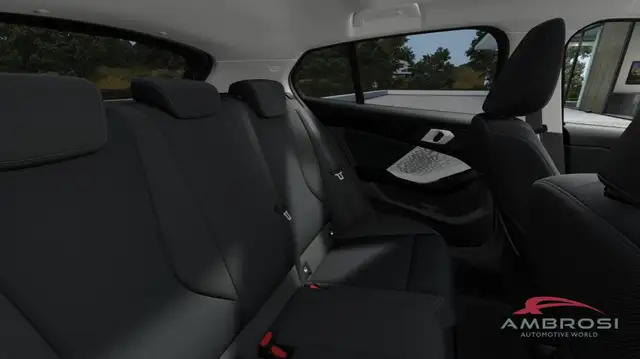 BMW 1 Series view 13