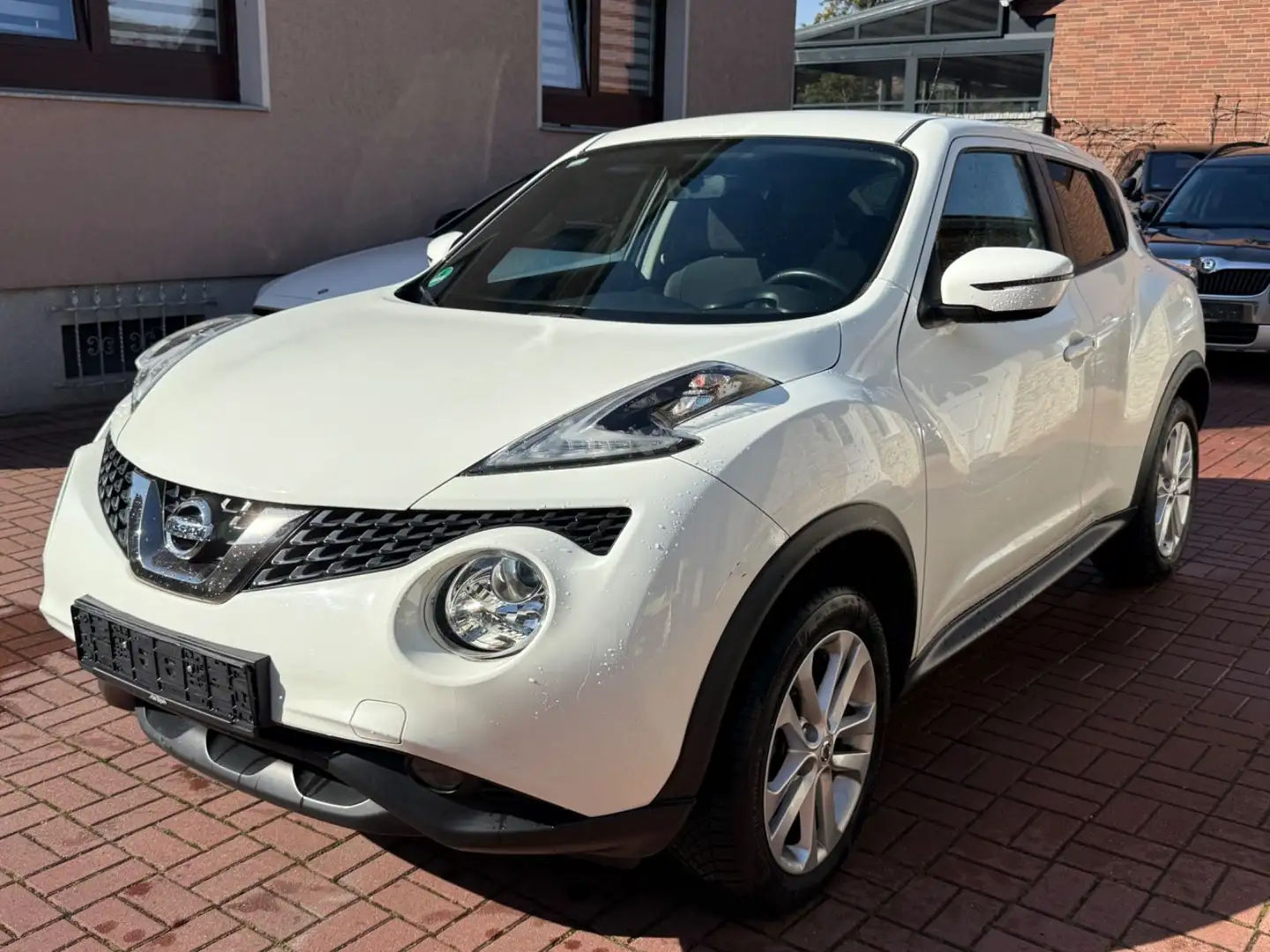 Nissan Juke Acenta  TEMPOMAT+AUTOM+1.HAND+NAVI Weiß - 1