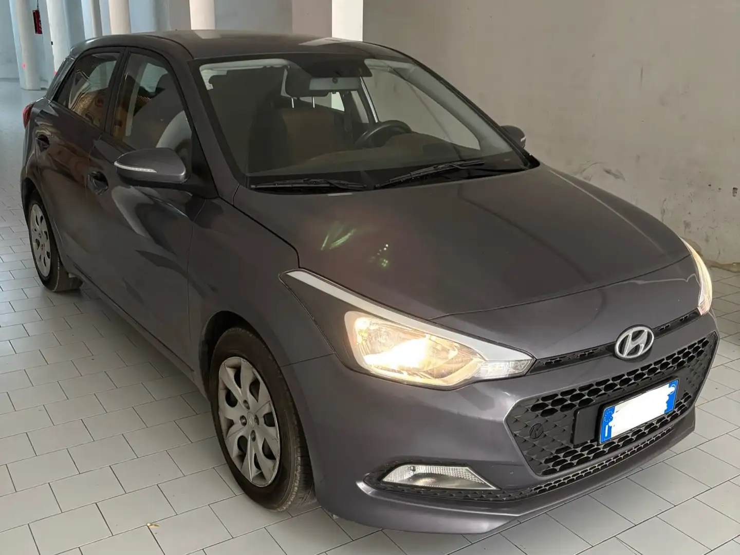 Hyundai i20 i20 II 2015 5p 1.2 Classic 75cv Серый - 1