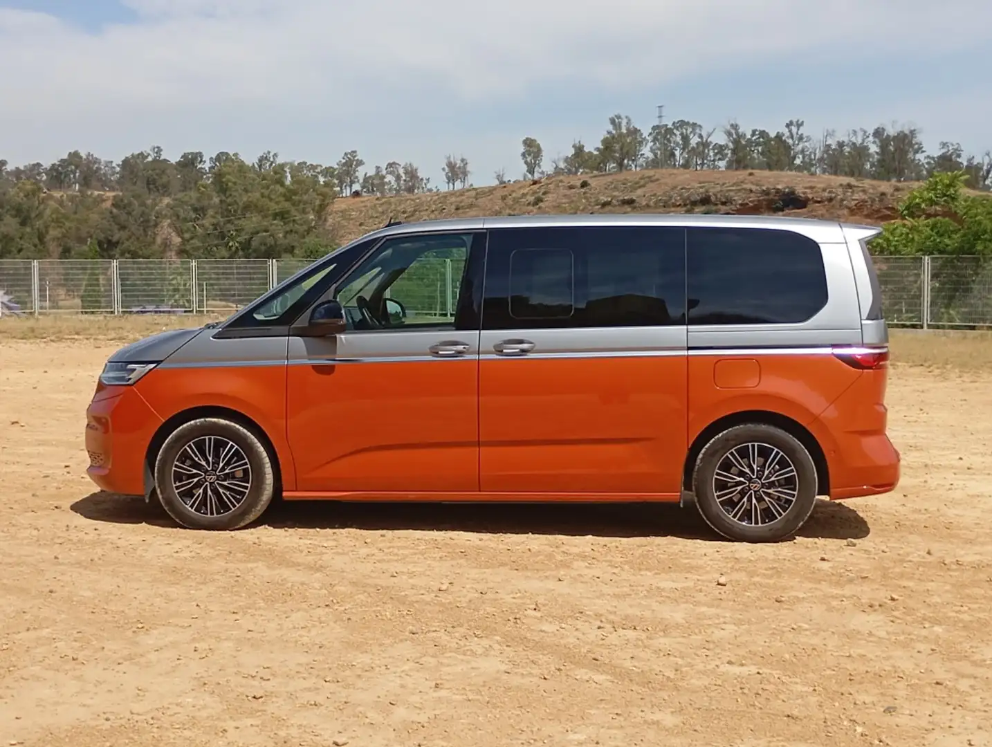 Volkswagen T7 Multivan 2.0TDI Batalla Corta Life DSG 110kW Orange - 2