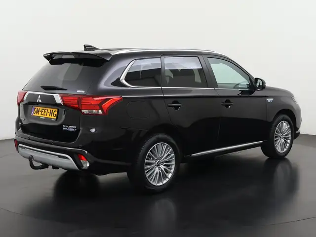Mitsubishi Outlander view 5