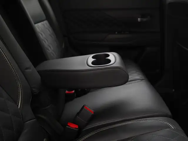 Mitsubishi Outlander view 30