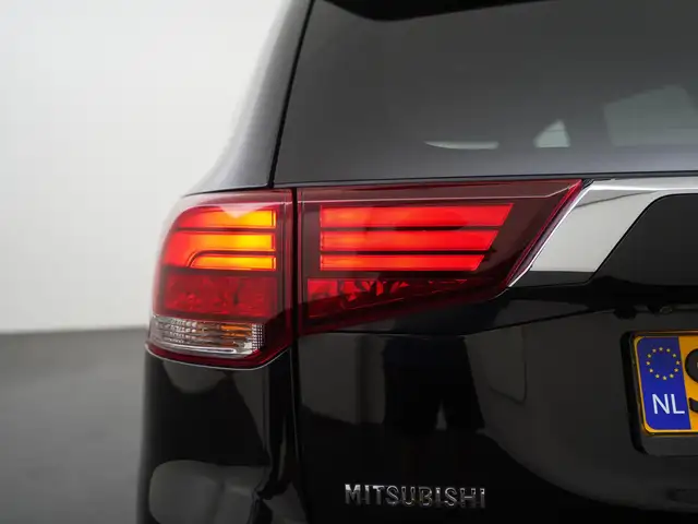 Mitsubishi Outlander view 23
