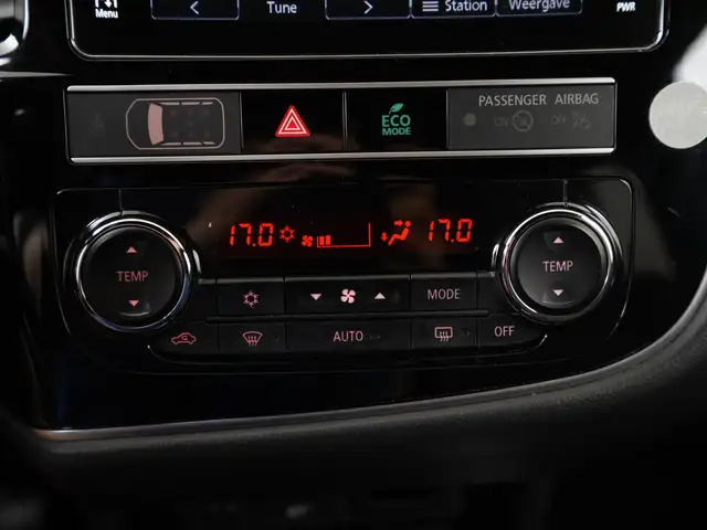 Mitsubishi Outlander view 14
