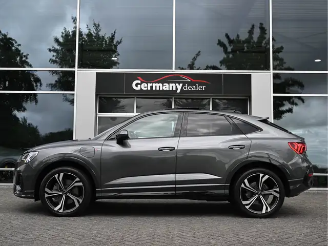 Audi Q3 view 3