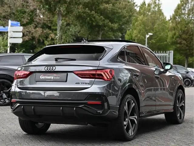 Audi Q3 view 5