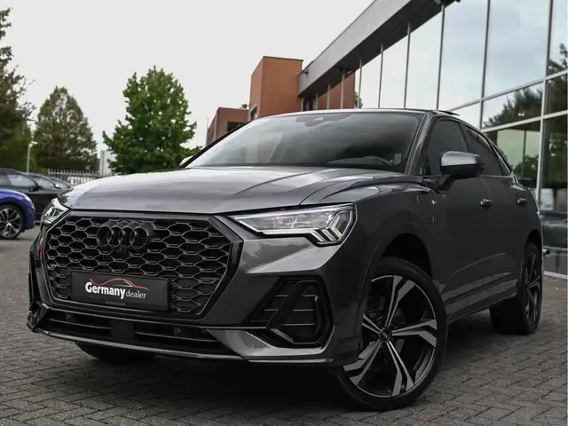 Audi Q3 view 8