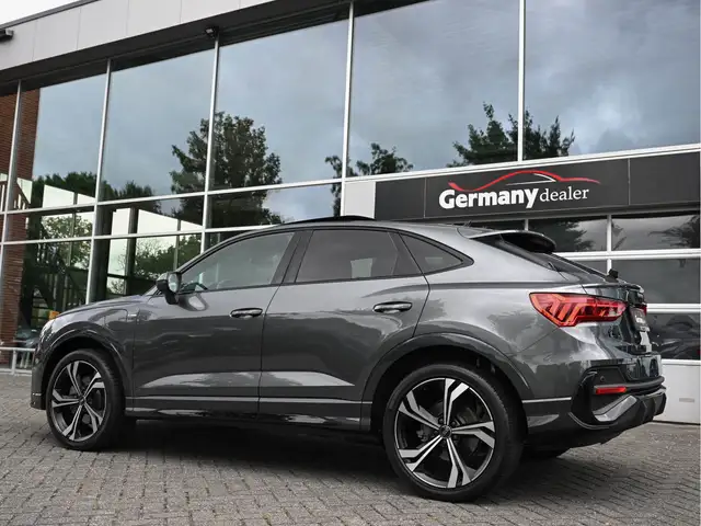 Audi Q3 view 7