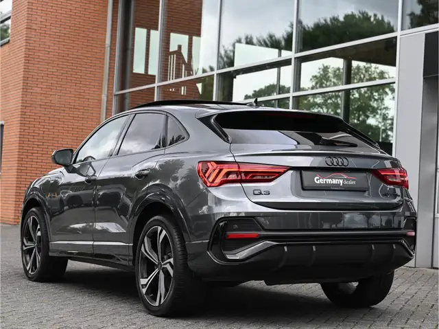 Audi Q3 view 13