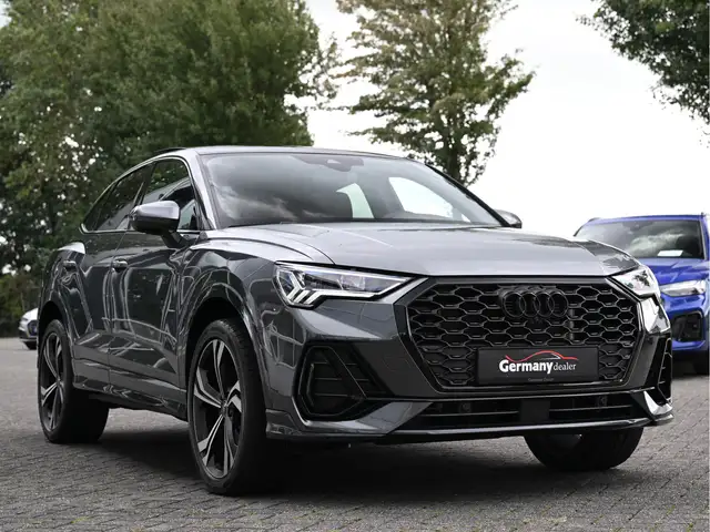 Audi Q3 view 12