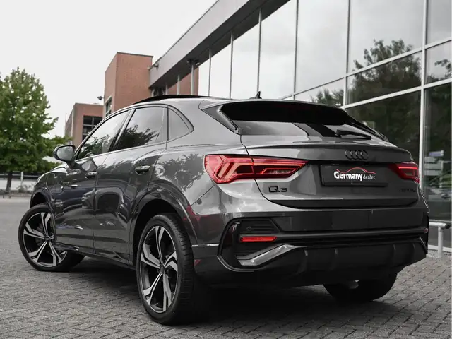 Audi Q3 view 9