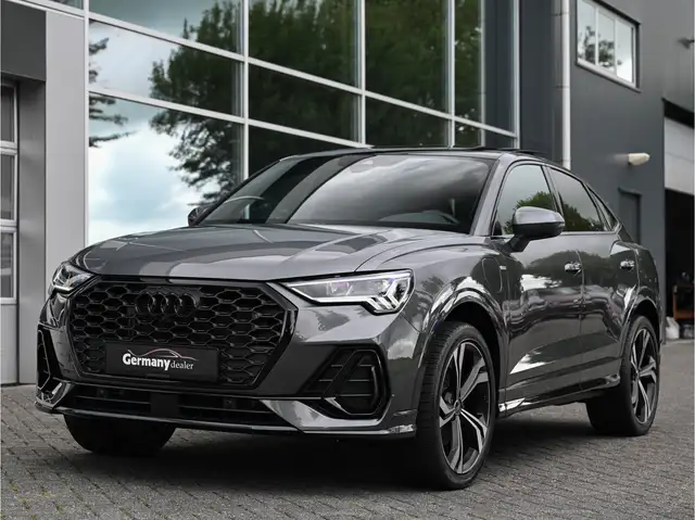 Audi Q3 view 4
