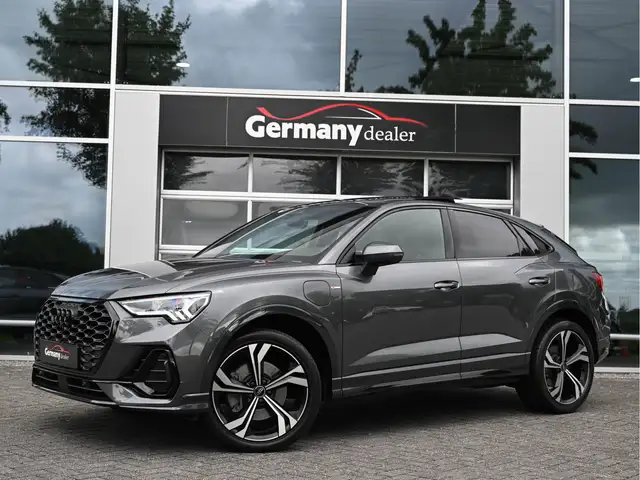 Audi Q3 view 14