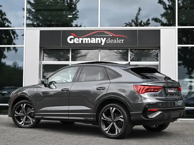 Audi Q3 view 15
