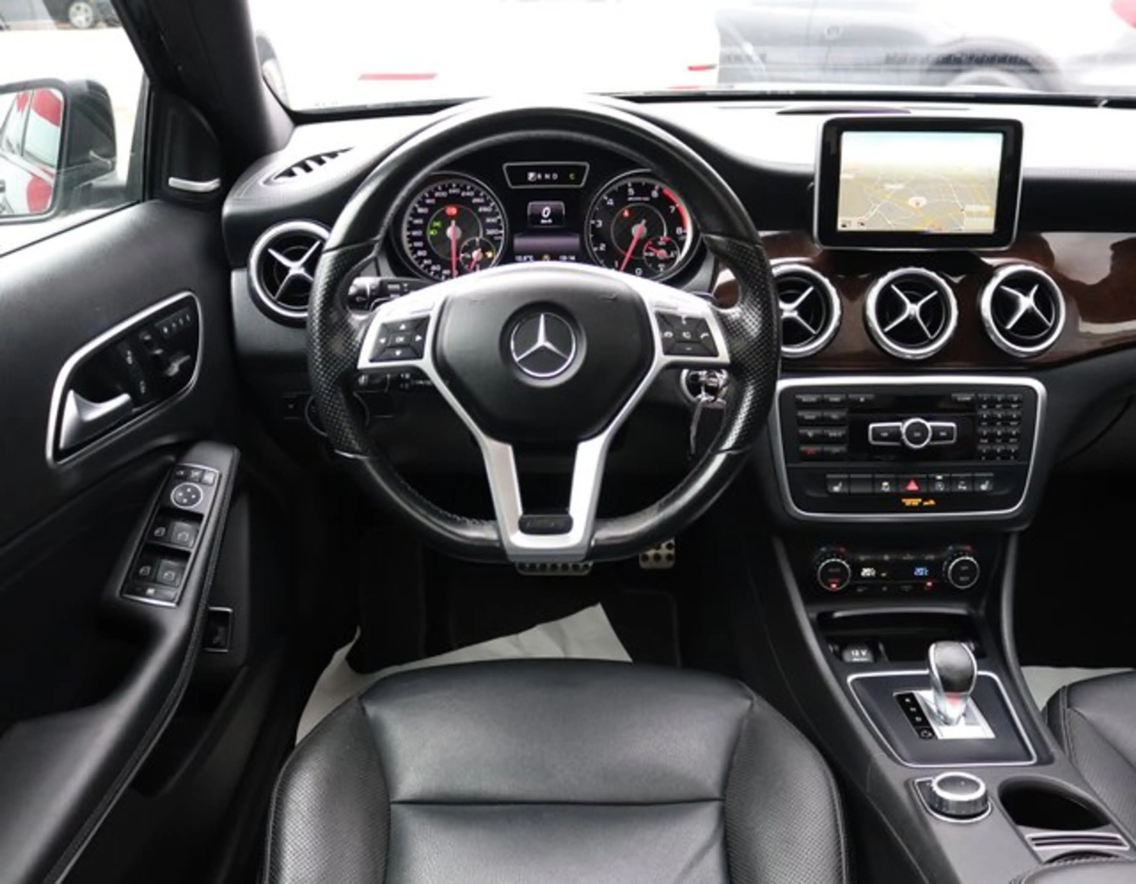 Mercedes-Benz GLA 45 AMG 4MATIC Panoram*Kamera*H&K*Memory — photo 3