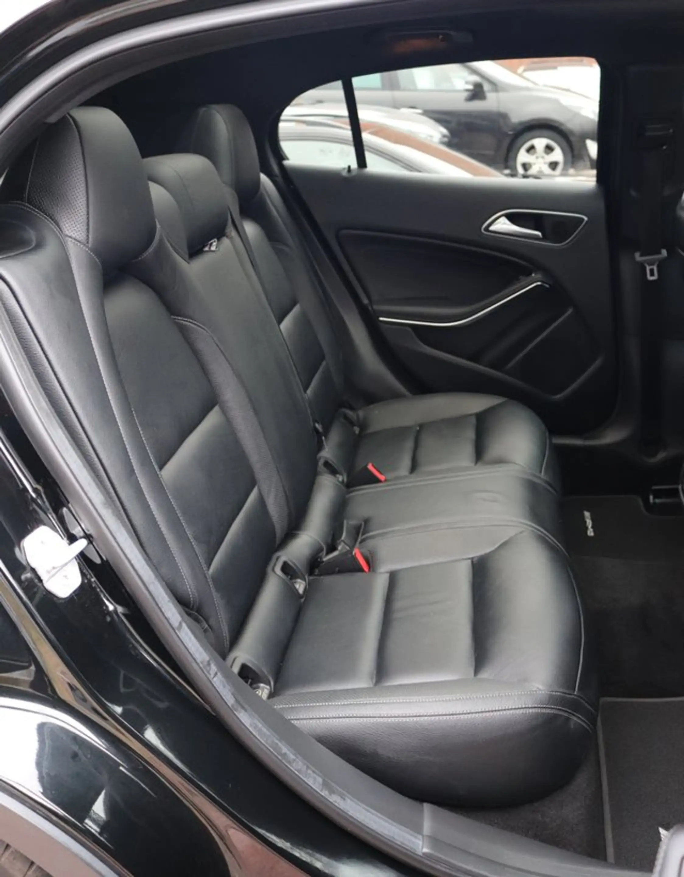 Mercedes-Benz GLA 45 AMG 4MATIC Panoram*Kamera*H&K*Memory — photo 11