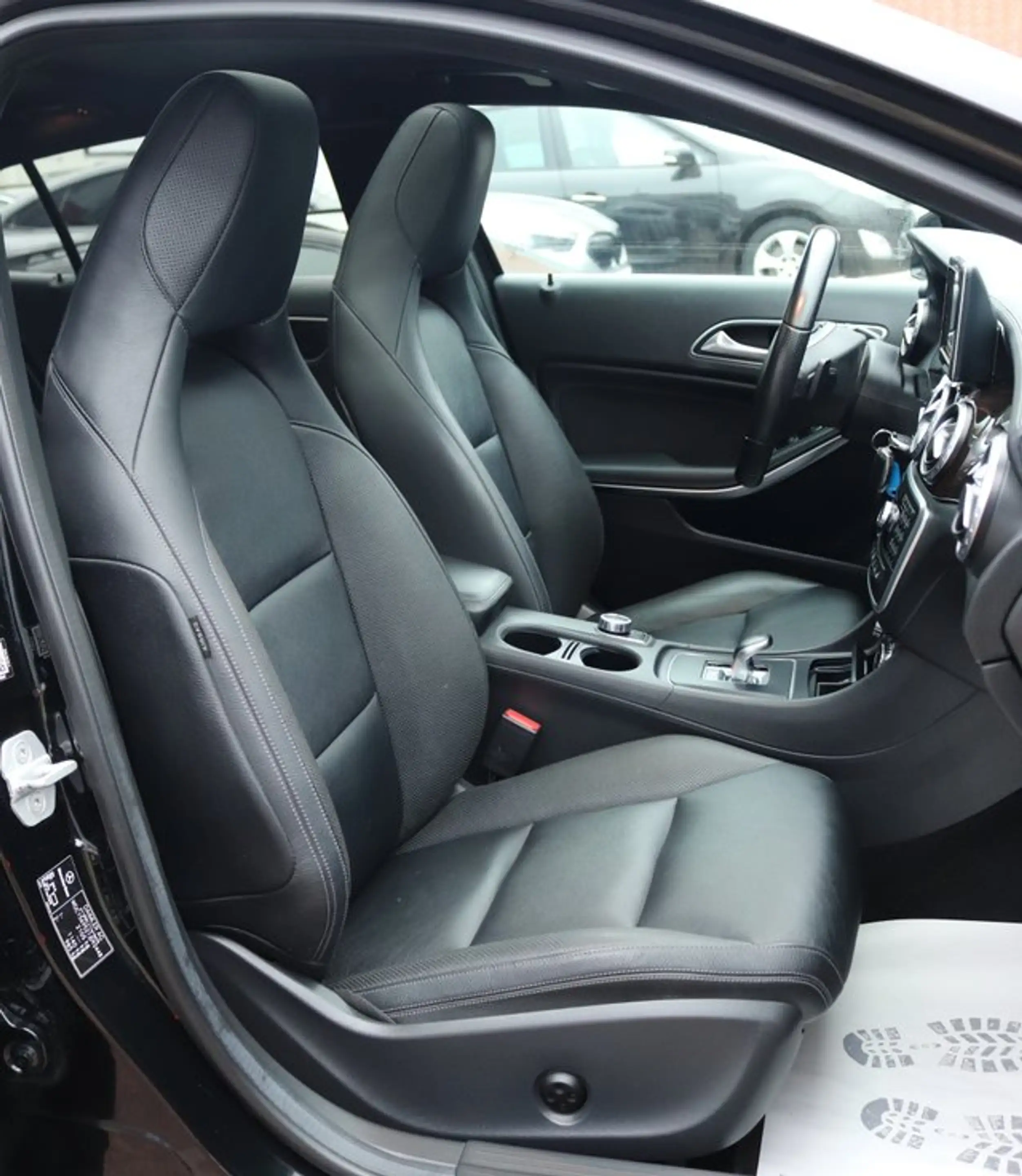 Mercedes-Benz GLA 45 AMG 4MATIC Panoram*Kamera*H&K*Memory — photo 10