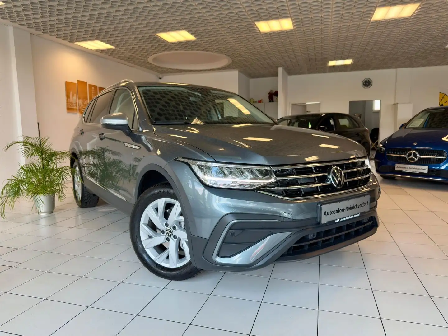 Volkswagen Tiguan Allspace 1.5 TSI DSG Life*ACC*AHK*7Sitzer Grau - 1