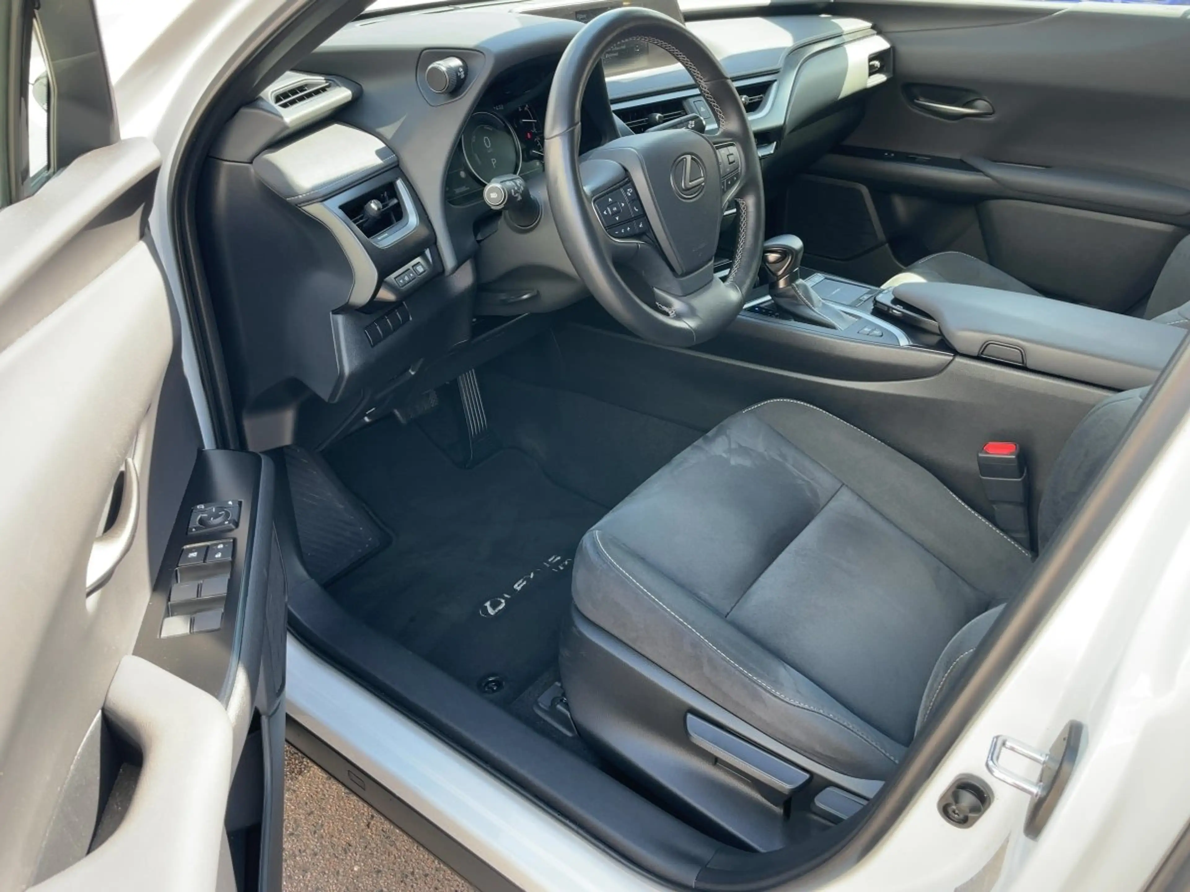 Lexus UX 250h Style Edition ACC+LED+SHZ+2xKlima — photo 8