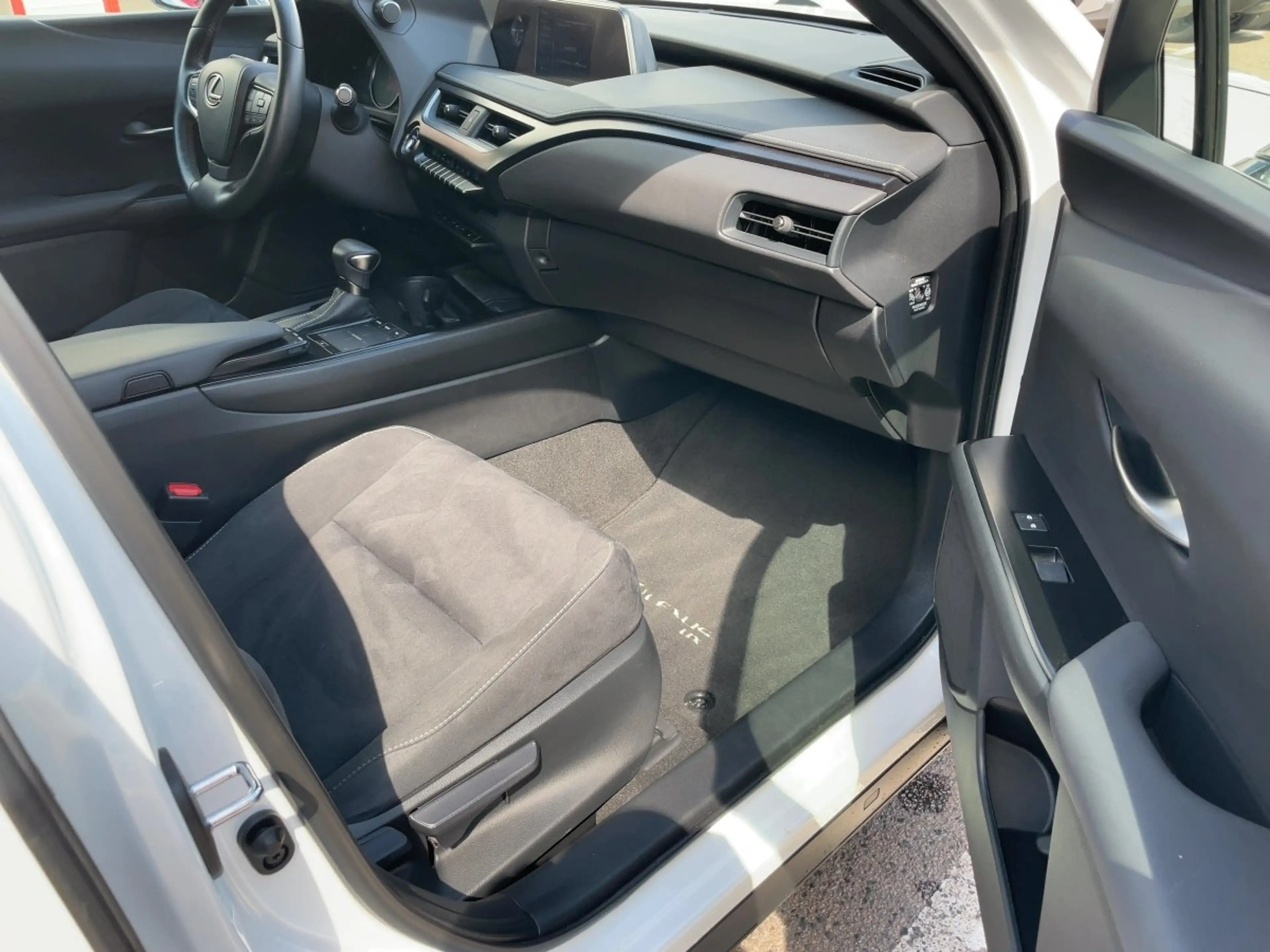 Lexus UX 250h Style Edition ACC+LED+SHZ+2xKlima — photo 14