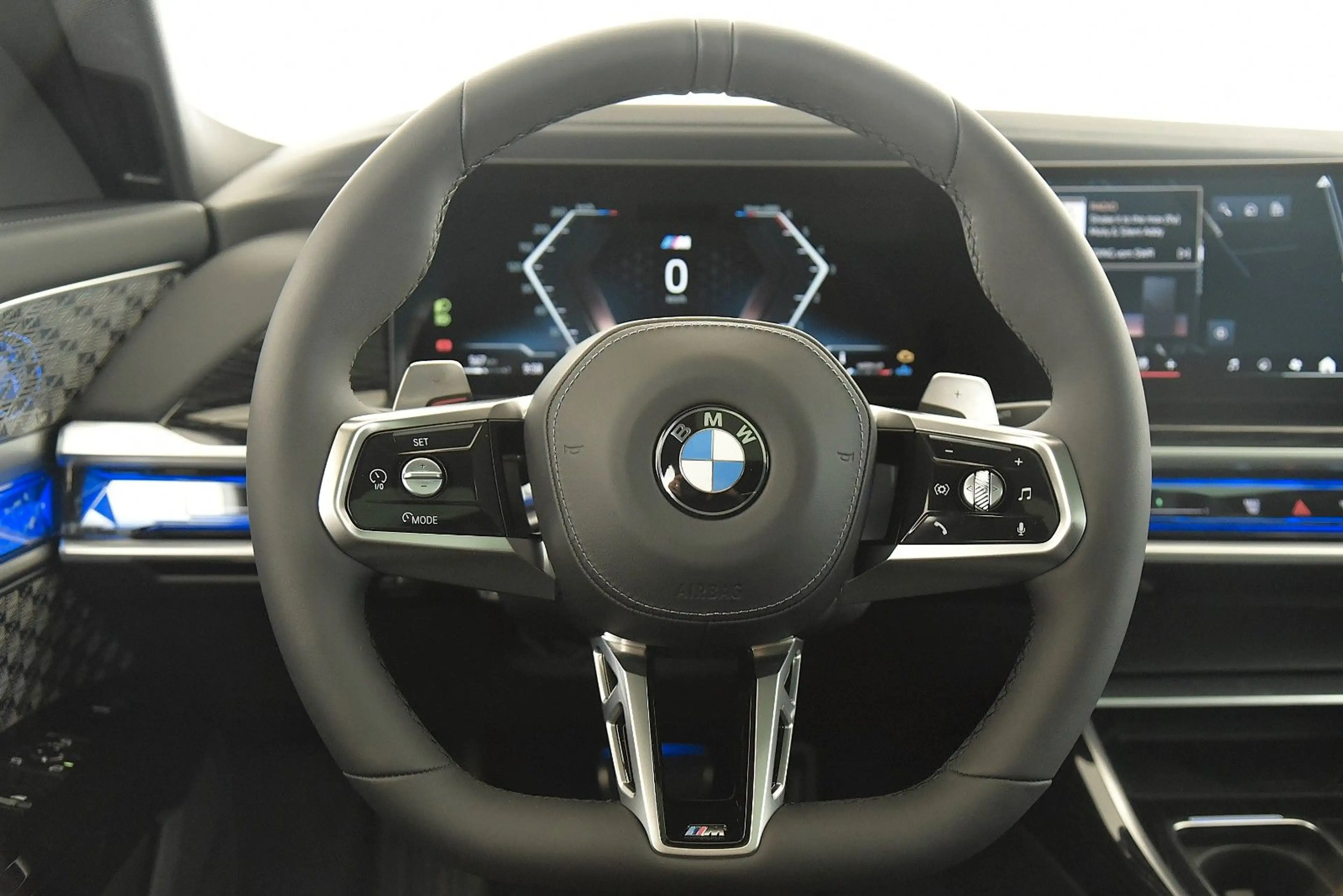 BMW 740 d xDrive M Sport Pro ACC Pano B&W HUD AHK LED — photo 10