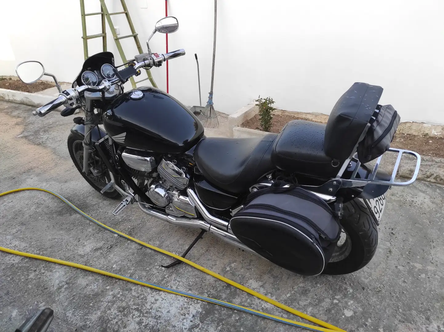 Honda VF 750 Noir - 1