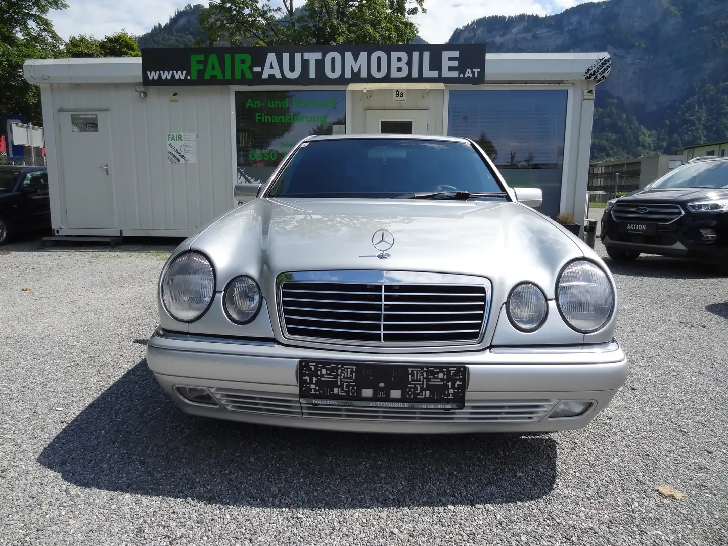Mercedes-Benz E 300 TURBODiESEL AUTOMATiK Avantgarde Серебристый - 2