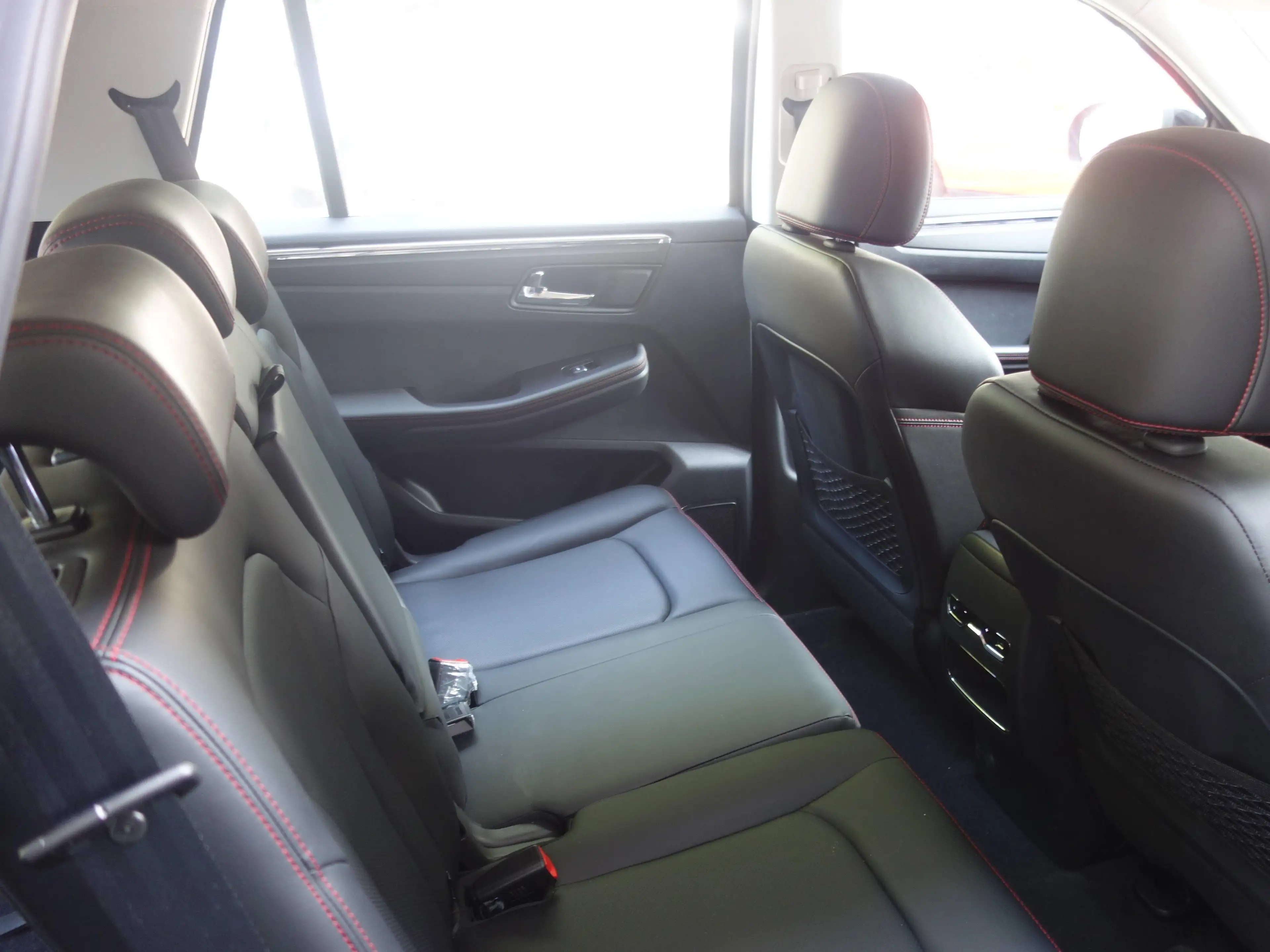 SWM G05 7-Sitze SUV — photo 11