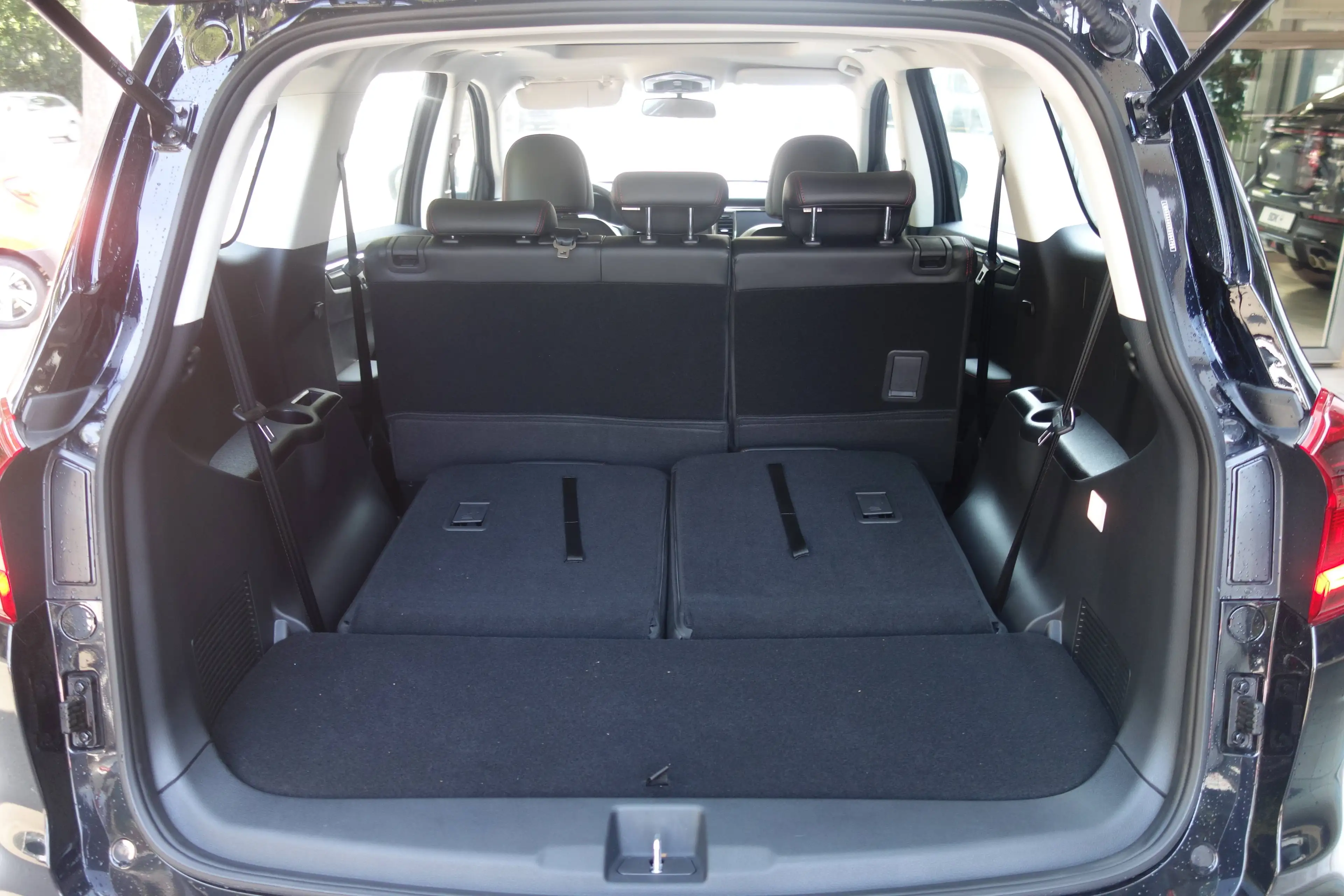 SWM G05 7-Sitze SUV — photo 5