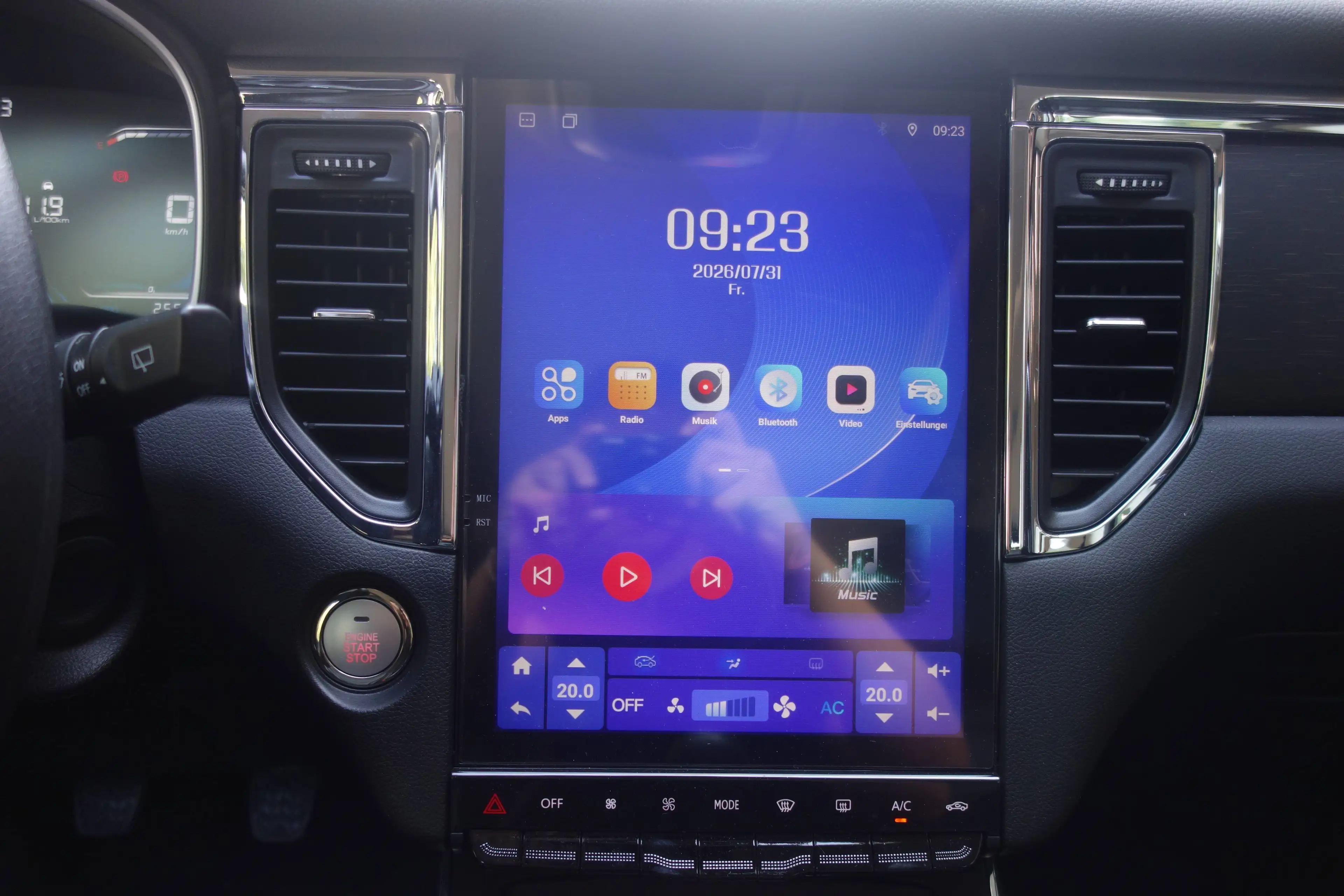 SWM G05 7-Sitze SUV — photo 9