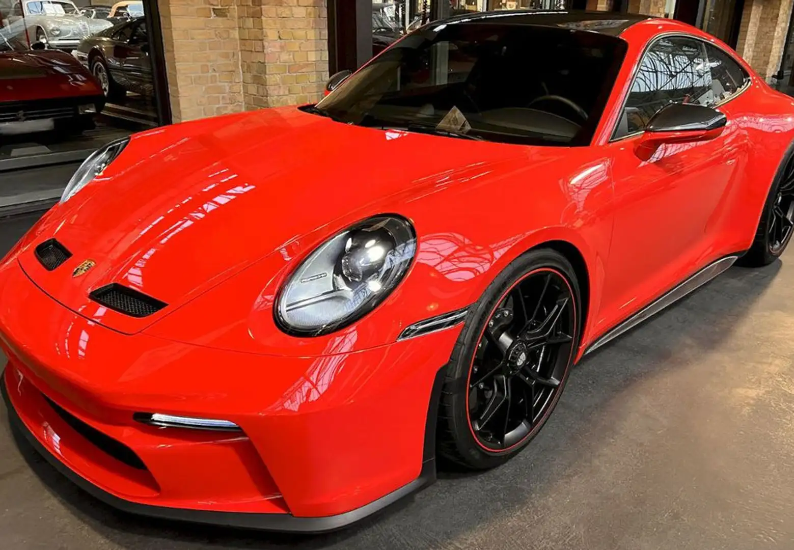 Porsche 992 GT3 Touring Package PDK Rojo - 1