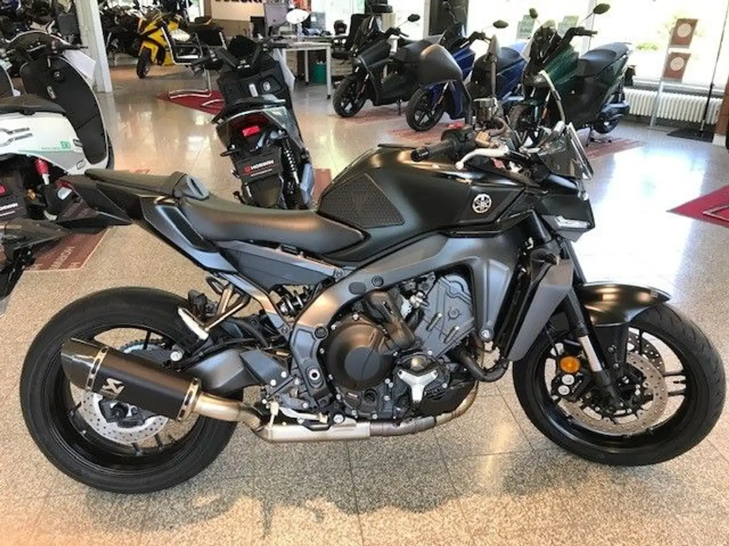 Yamaha MT-09 Y-AMT 35 kw ehem.NP: 15.100,-AKRA+++ Fekete - 1