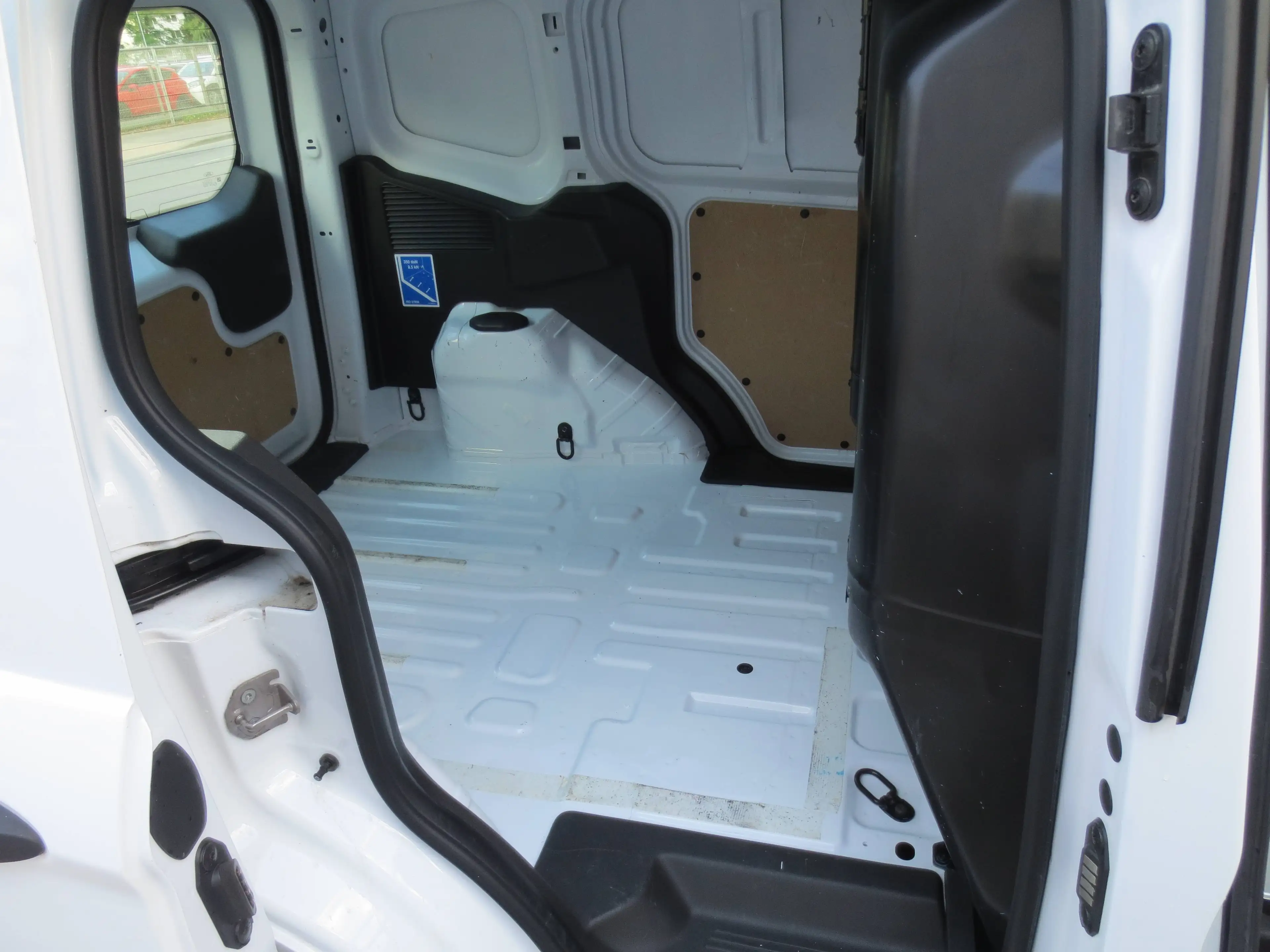 Ford Transit Courier Trend — photo 10