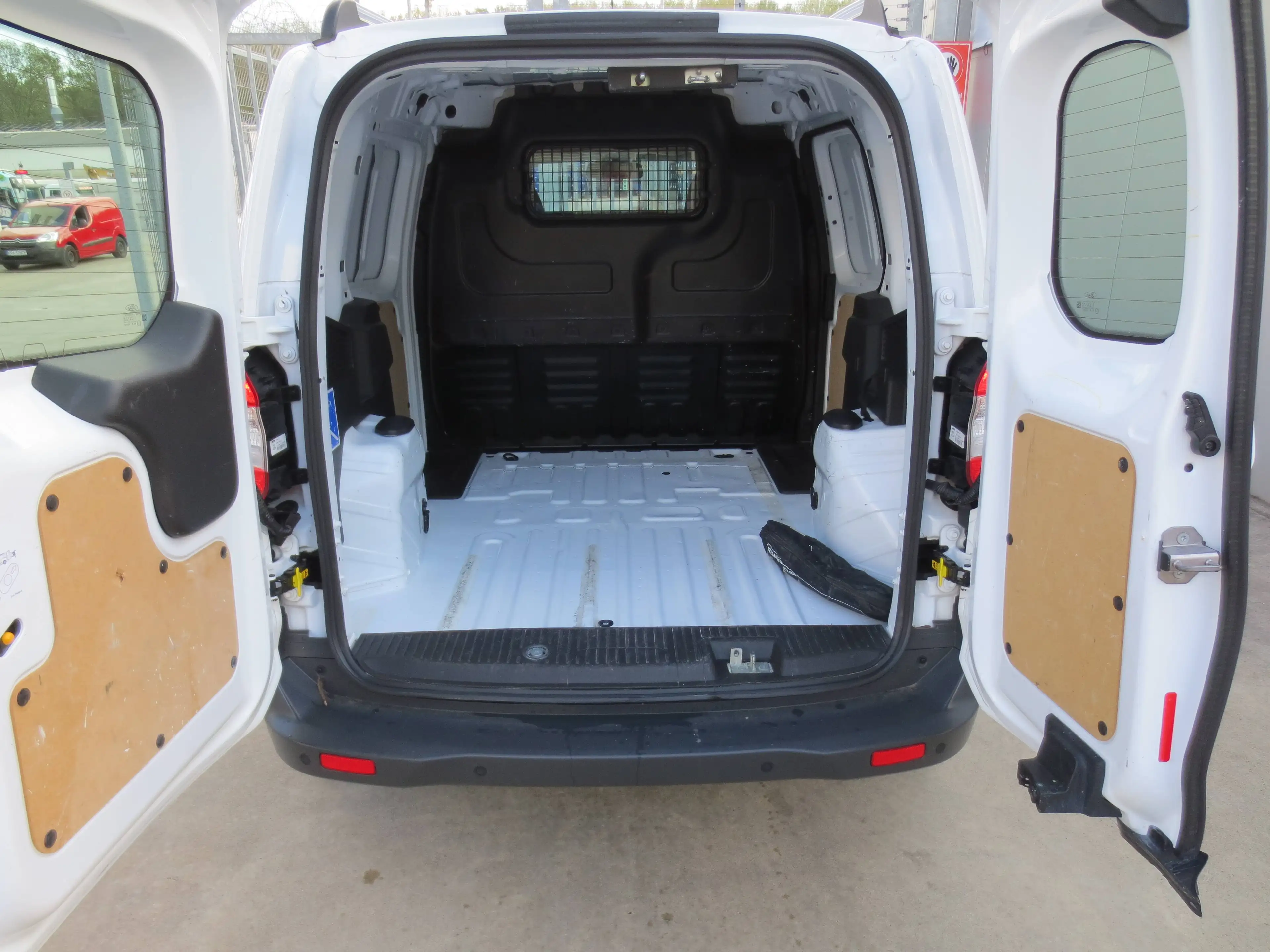 Ford Transit Courier Trend — photo 15