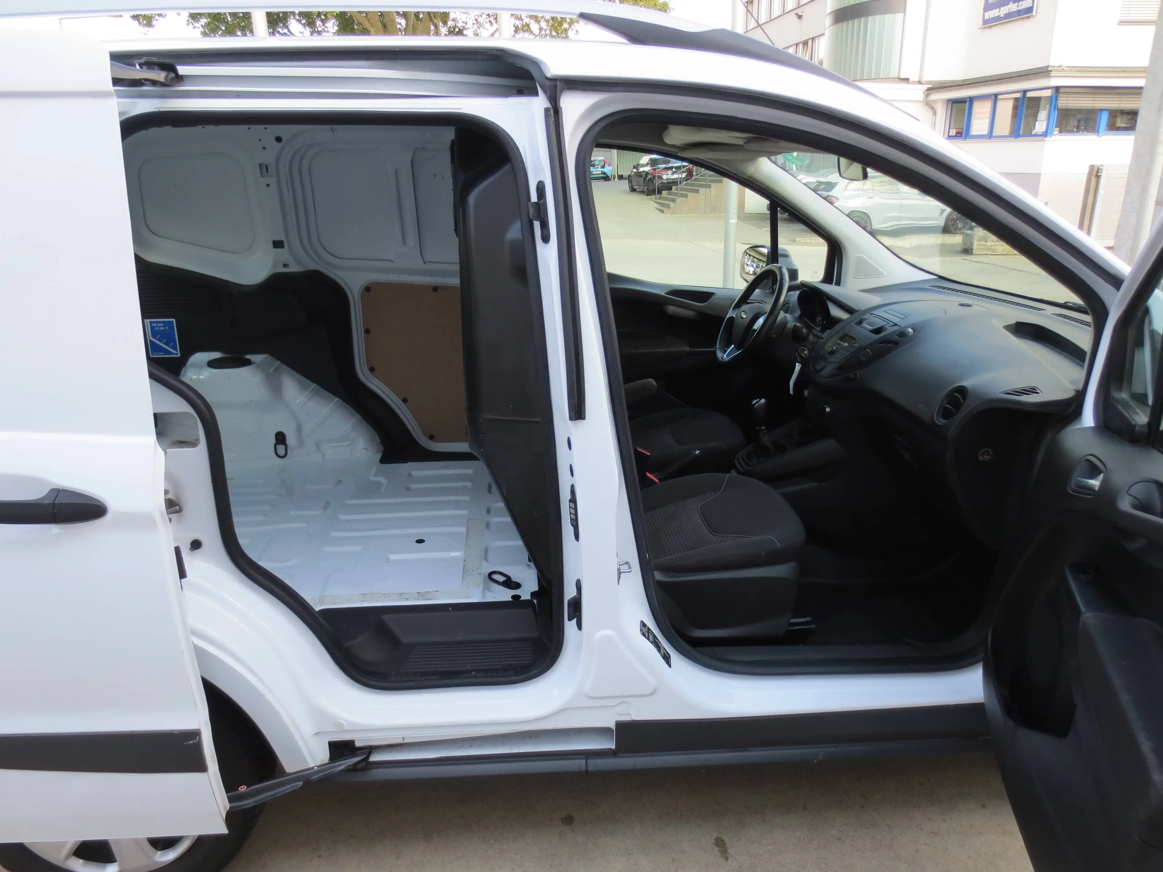 Ford Transit Courier Trend — photo 11